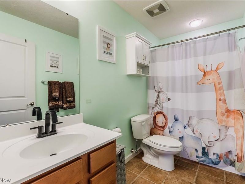 6687 List Street NW, Canton, OH 44708 Photo 16