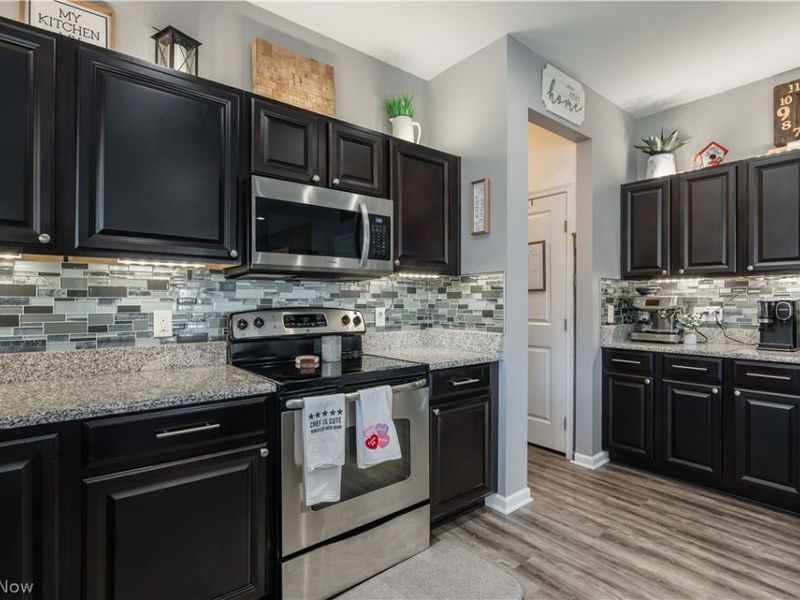 6687 List Street NW, Canton, OH 44708 Photo 9