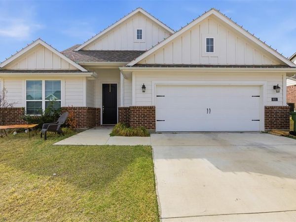 801 Taliaferro Trail , Springtown, TX 76082