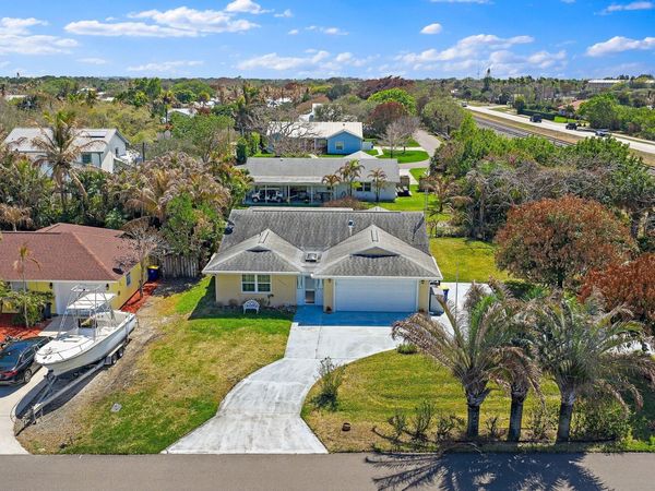 7954 SE Carlton Street E, Hobe Sound, FL 33455