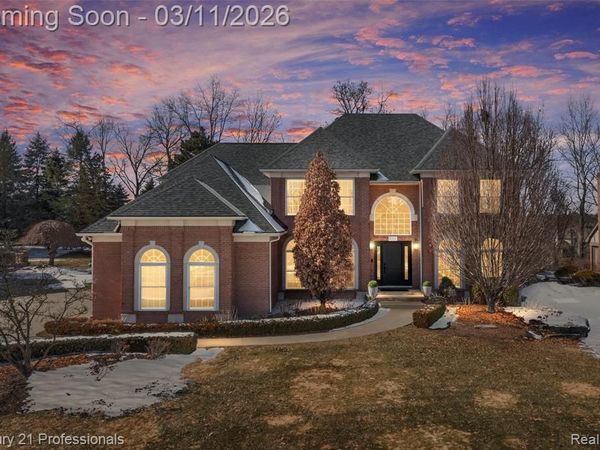 2392 Kingscross Drive, Shelby Twp, MI 48316