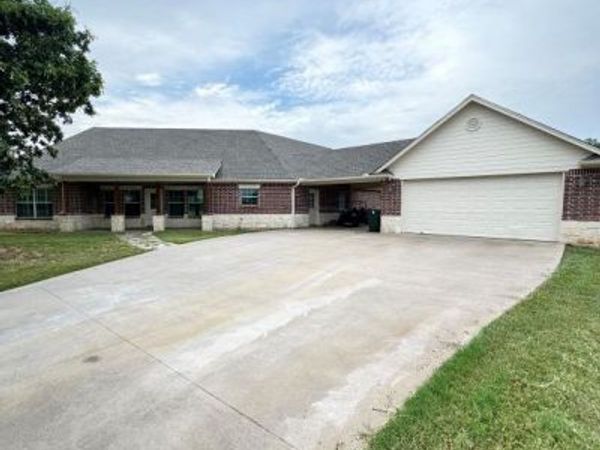 153 Twin Springs Ranch Lane , Weatherford, TX 76087