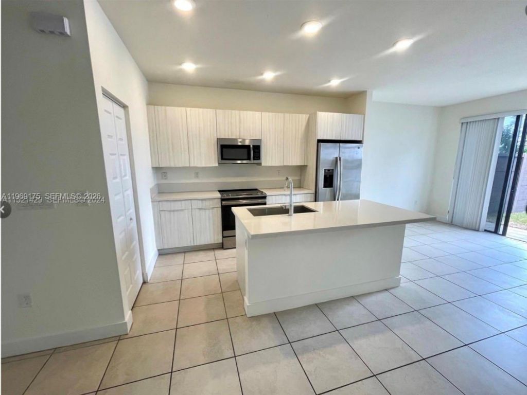 9117 NW 159th St, Miami Lakes, FL 33018 Photo