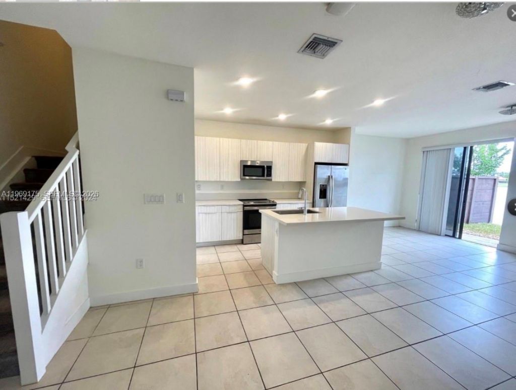 9117 NW 159th St, Miami Lakes, FL 33018 Photo