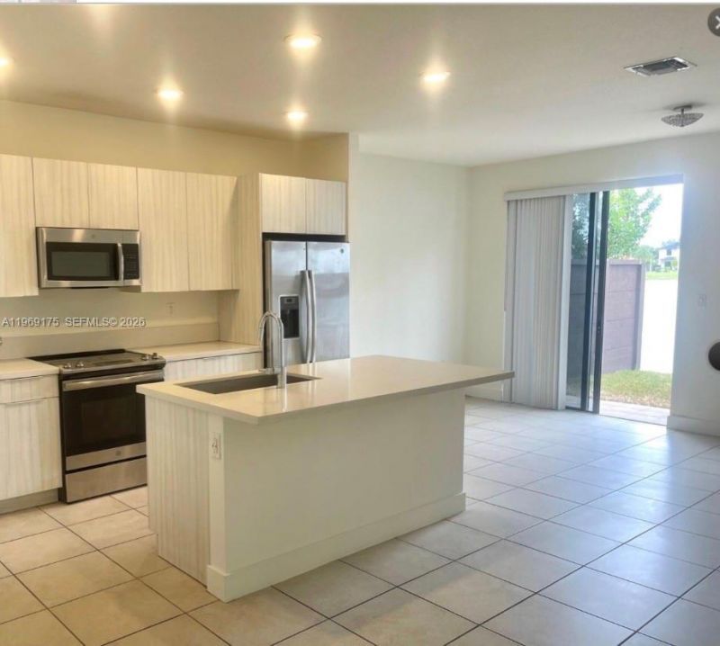 9117 NW 159th St, Miami Lakes, FL 33018 Photo