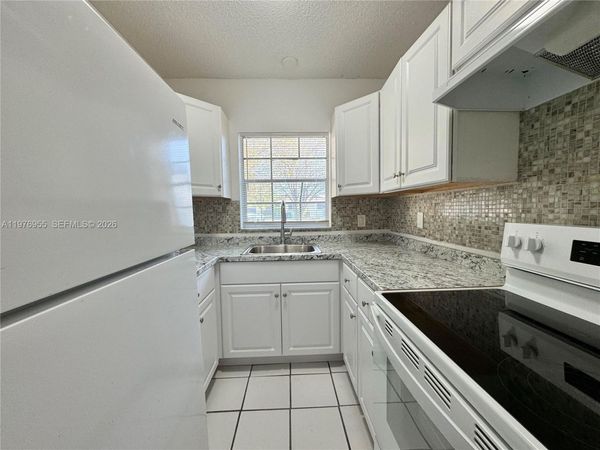 4140 Woodside Dr, Unit 107, Coral Springs, FL 33065