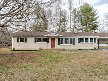 24 LA SALLE DR, GROTTOES, VA 24441