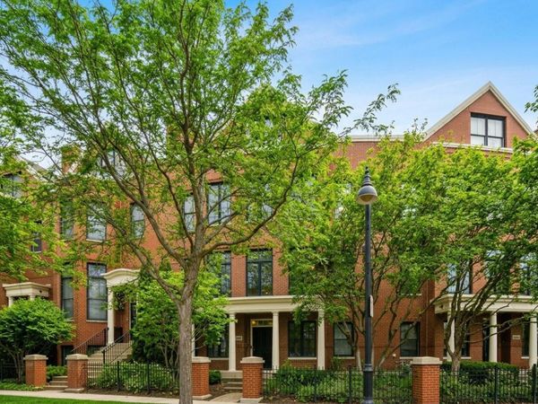 1813 Admiral Court , Glenview, IL 60026