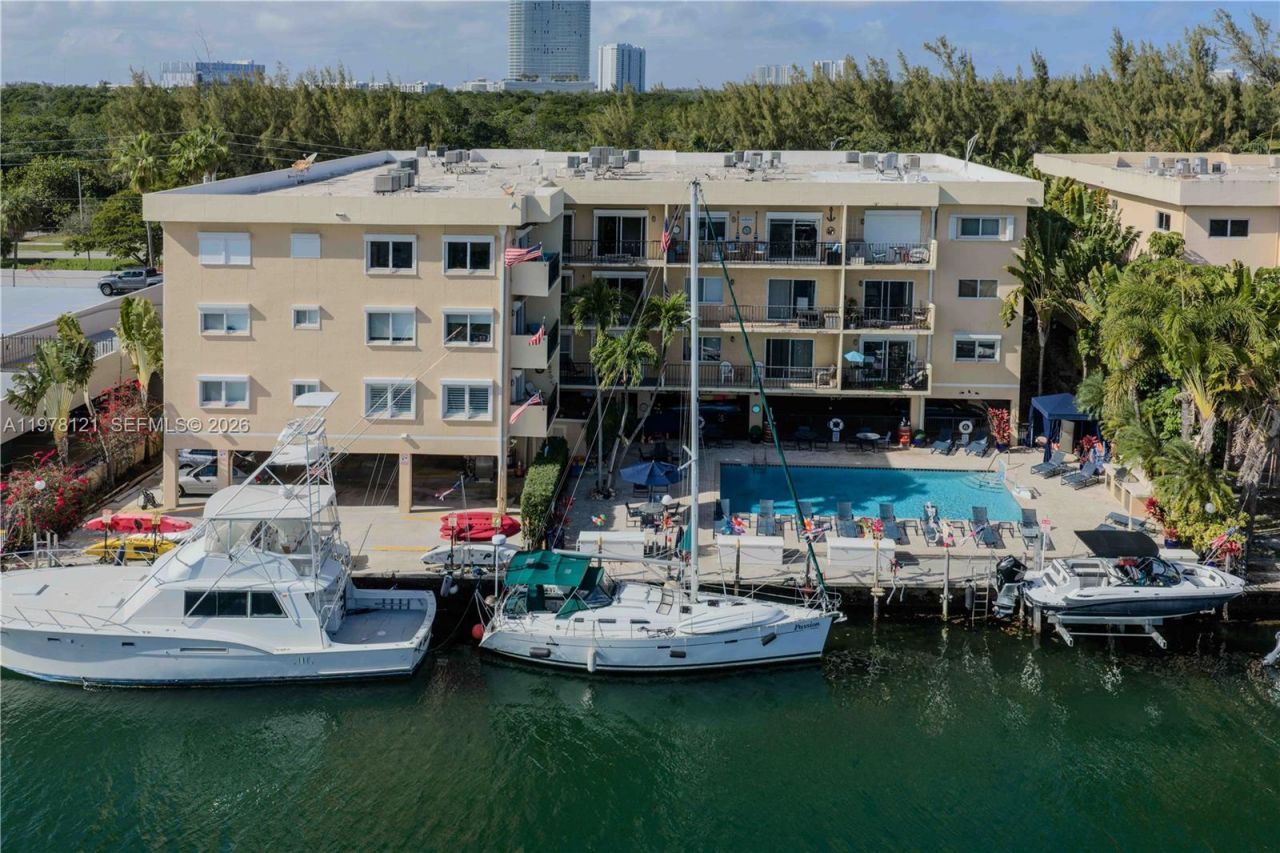 2600 NE 135th St, Unit 3C-A, North Miami, FL 33181 Photo