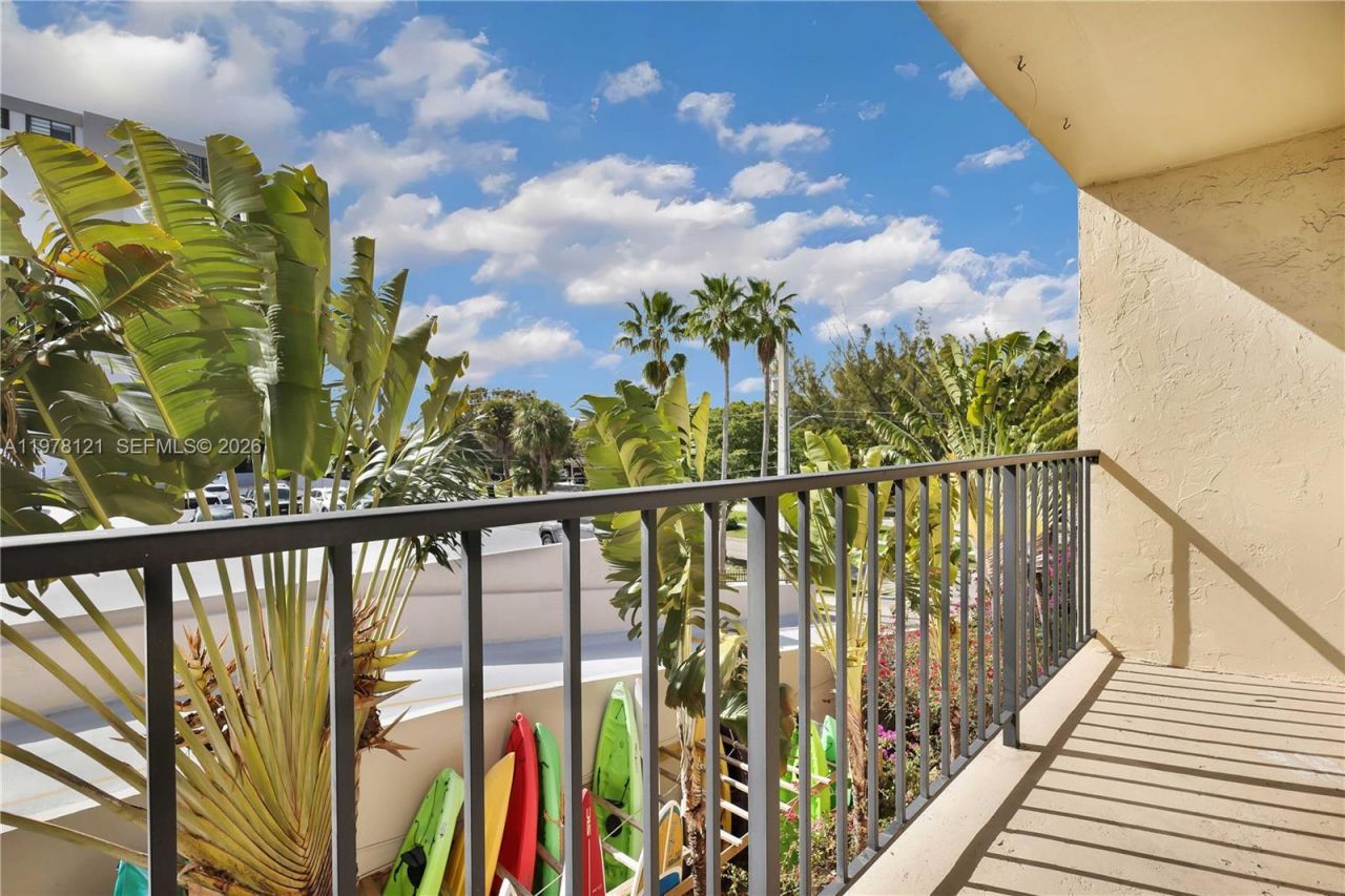 2600 NE 135th St, Unit 3C-A, North Miami, FL 33181 Photo