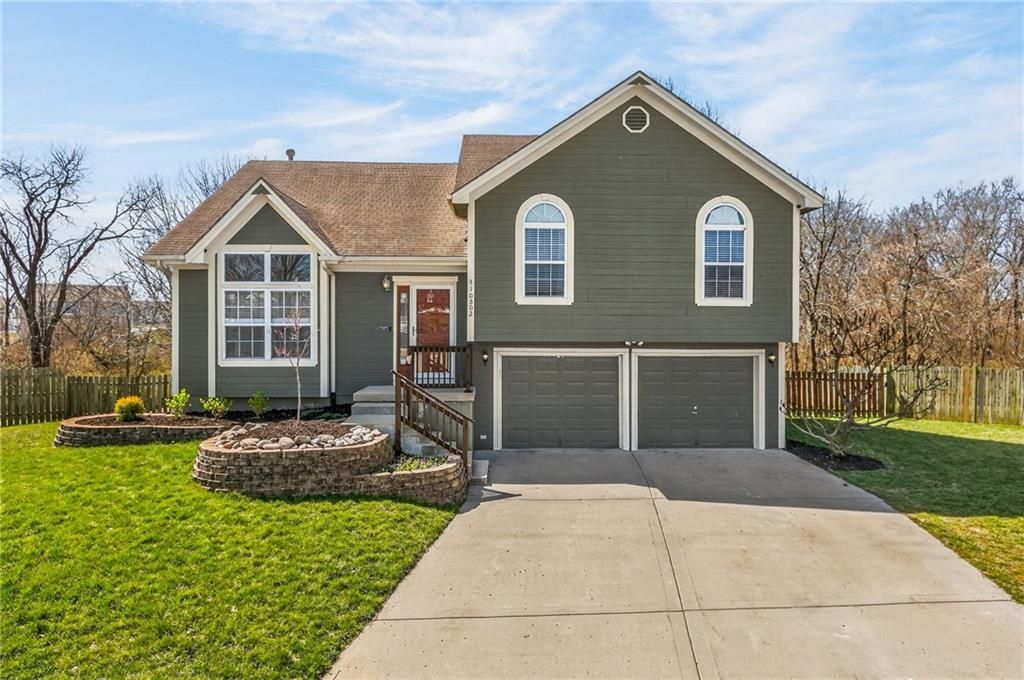 10502 N Wallace Avenue, Kansas City, MO 64157 Main Photo