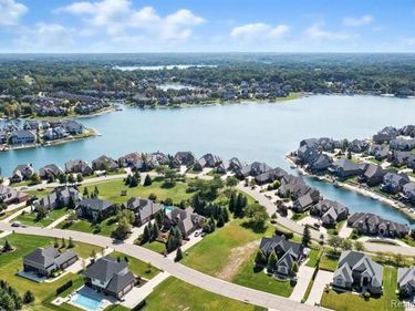 10539 Stoney Point Drive, Green Oak Twp, MI 48178