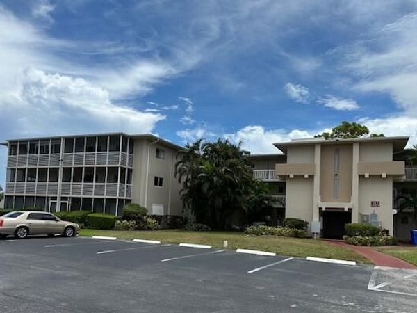 2562 N Garden Drive, Unit 206, Lake Worth, FL 33461