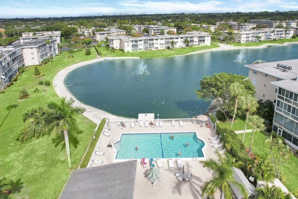 2562 N Garden Drive, Unit 206, Lake Worth, FL 33461 Photo