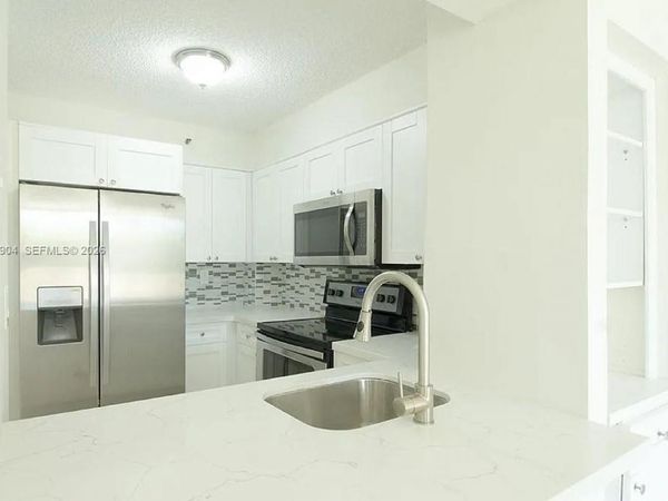 546 SW 1st St , Unit 404, Miami, FL 33130