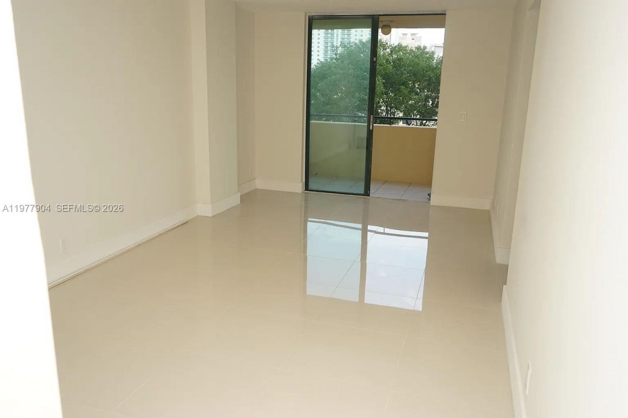 546 SW 1st St , Unit 404, Miami, FL 33130 Photo