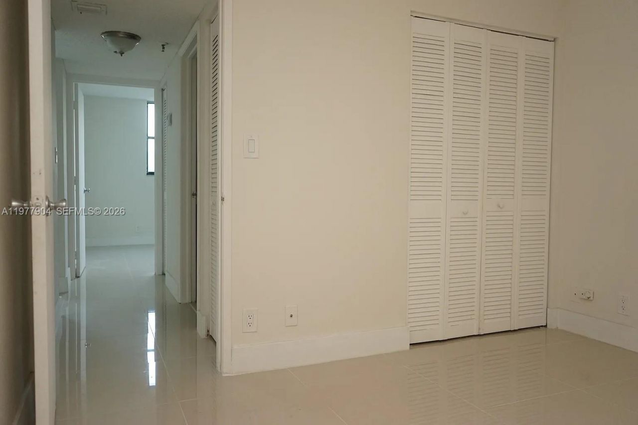 546 SW 1st St , Unit 404, Miami, FL 33130 Photo