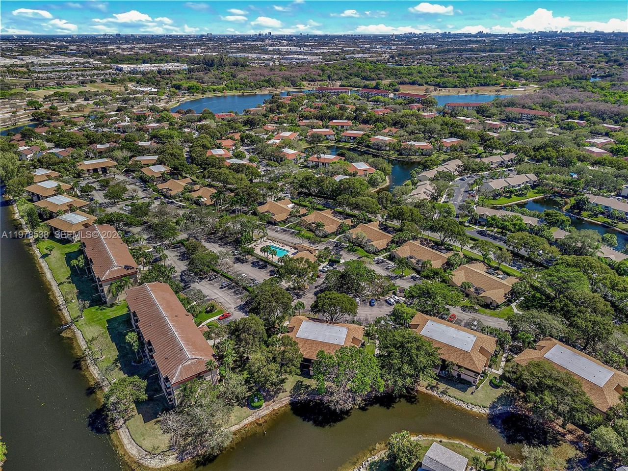 2616 N Carambola Cir N, Unit 1702, Coconut Creek, FL 33066 Photo