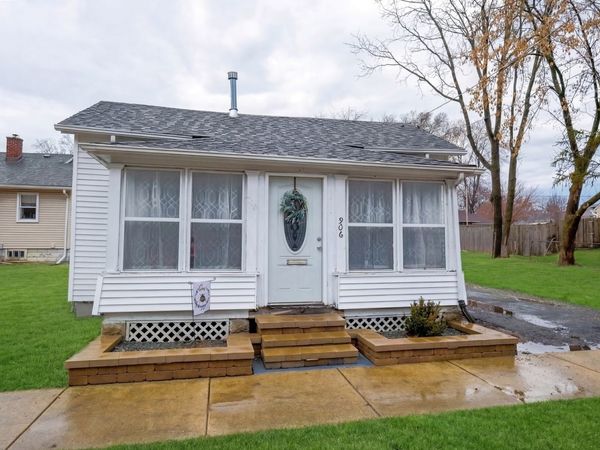 906 Grove Street , Aurora, IL 60505