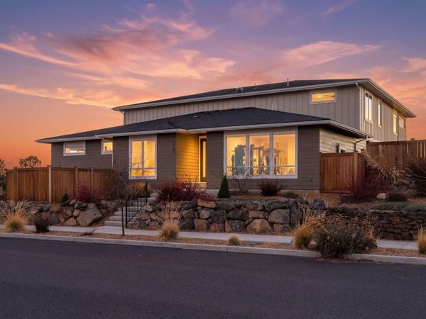 3781 SW 43rd Street, Redmond, OR 97756