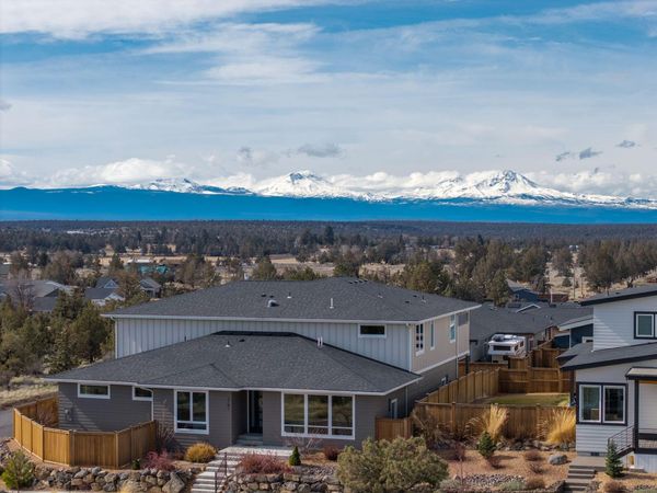 3781 SW 43rd Street, Redmond, OR 97756