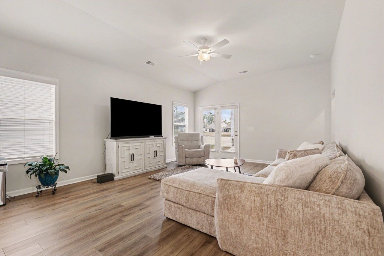 427 Mcgarry Dr. Photo 11