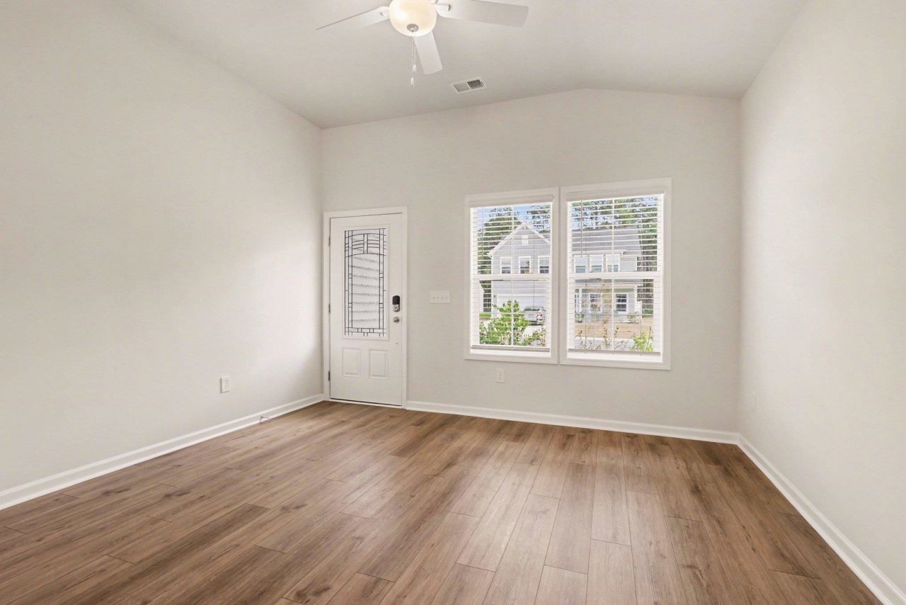 427 Mcgarry Dr. Photo 8