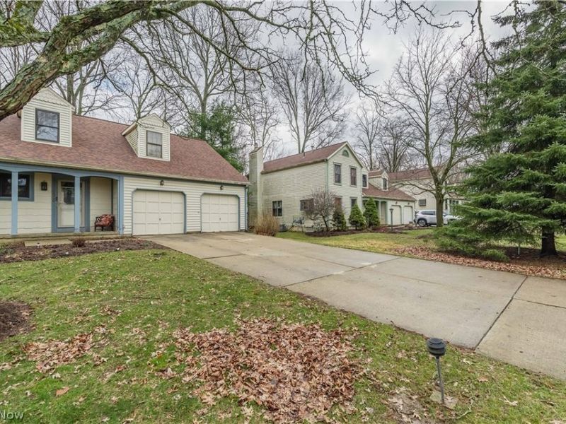 8000 Norriton Circle NW, North Canton, OH 44720 Photo 3