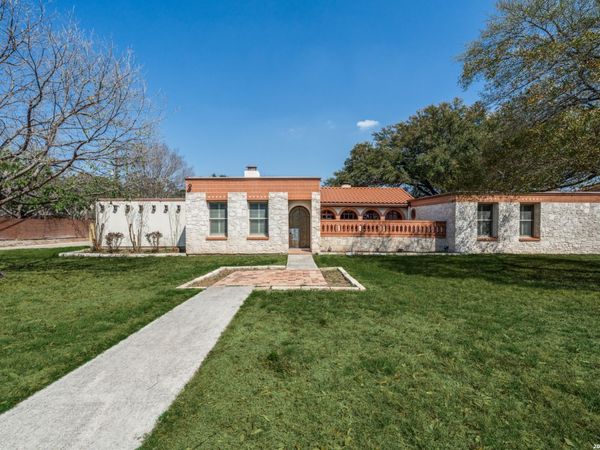 301 Wickford Way St, Castle Hills, TX 78213