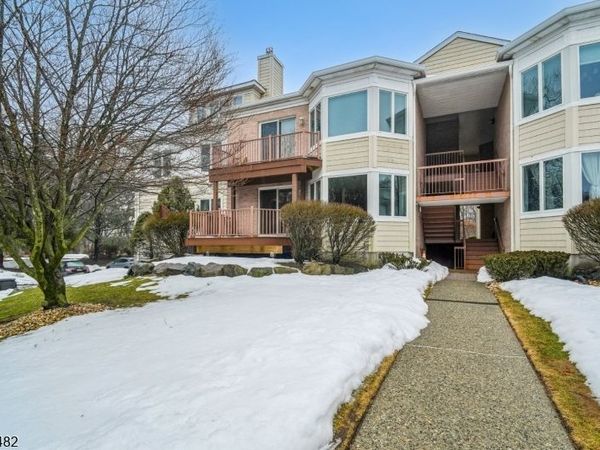 69 Turnberry Rd, Little Falls, NJ 07424