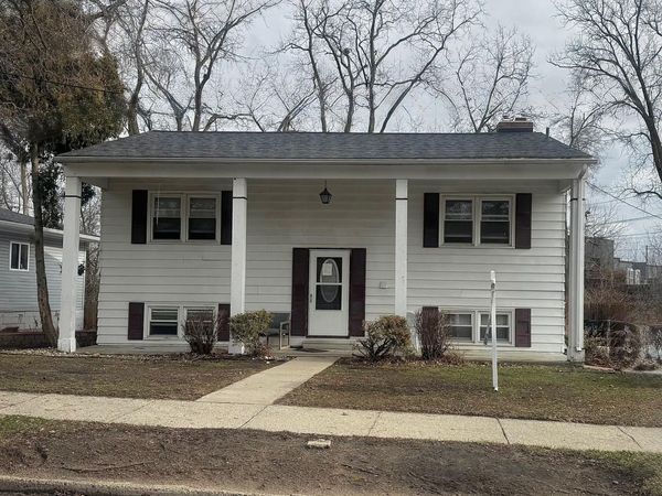 1215 S Briarfield Drive, Lansing, MI 48910