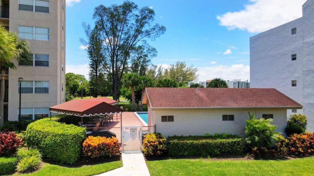 3465 Via Poinciana, Unit 803, Lake Worth, FL 33467 Photo