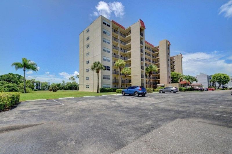 3465 Via Poinciana, Unit 803, Lake Worth, FL 33467 Photo