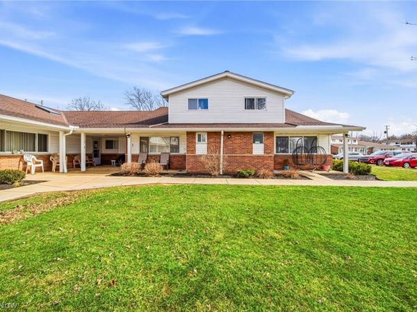 25520 Country Club Boulevard , Unit 4, North Olmsted, OH 44070