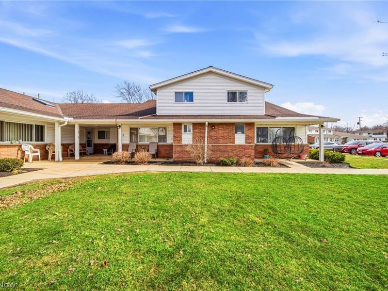 25520 Country Club Boulevard, Unit 4, North Olmsted, OH 44070 Photo 1