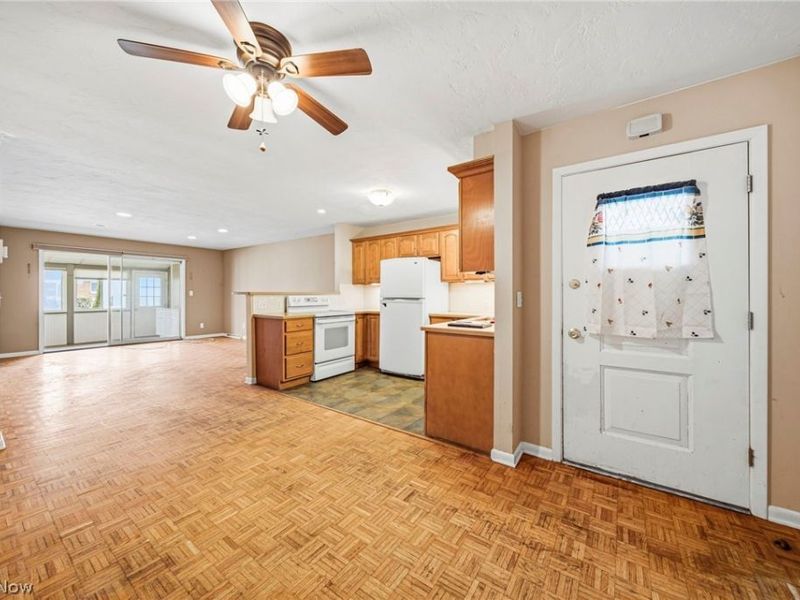 25520 Country Club Boulevard, Unit 4, North Olmsted, OH 44070 Photo 4