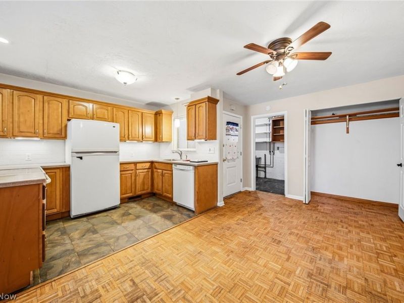 25520 Country Club Boulevard, Unit 4, North Olmsted, OH 44070 Photo 5