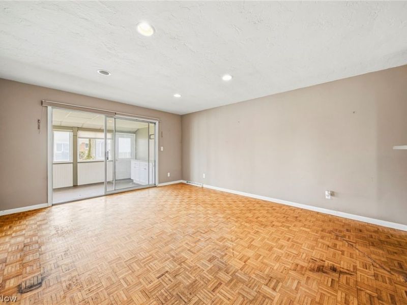 25520 Country Club Boulevard, Unit 4, North Olmsted, OH 44070 Photo 8