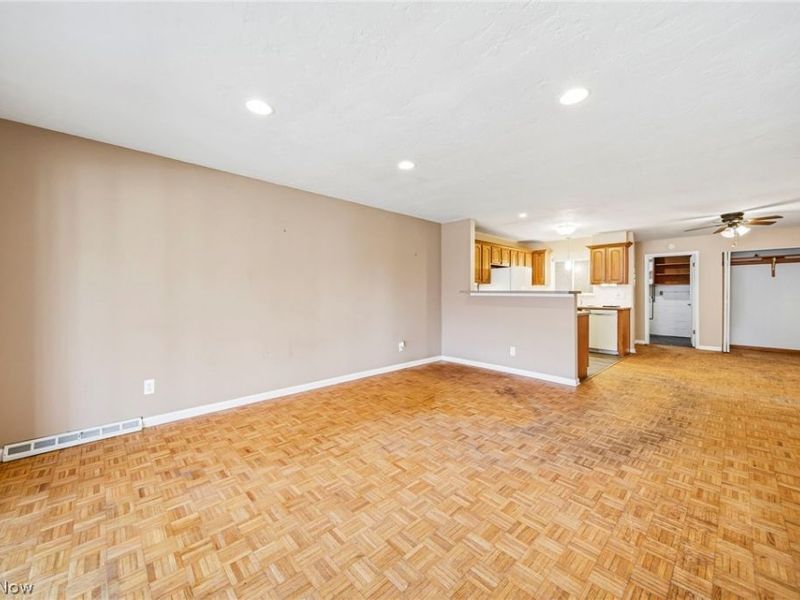 25520 Country Club Boulevard, Unit 4, North Olmsted, OH 44070 Photo 9