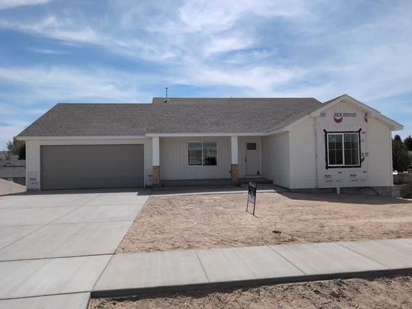 326 Lakeview Blvd, American Falls, ID 83211