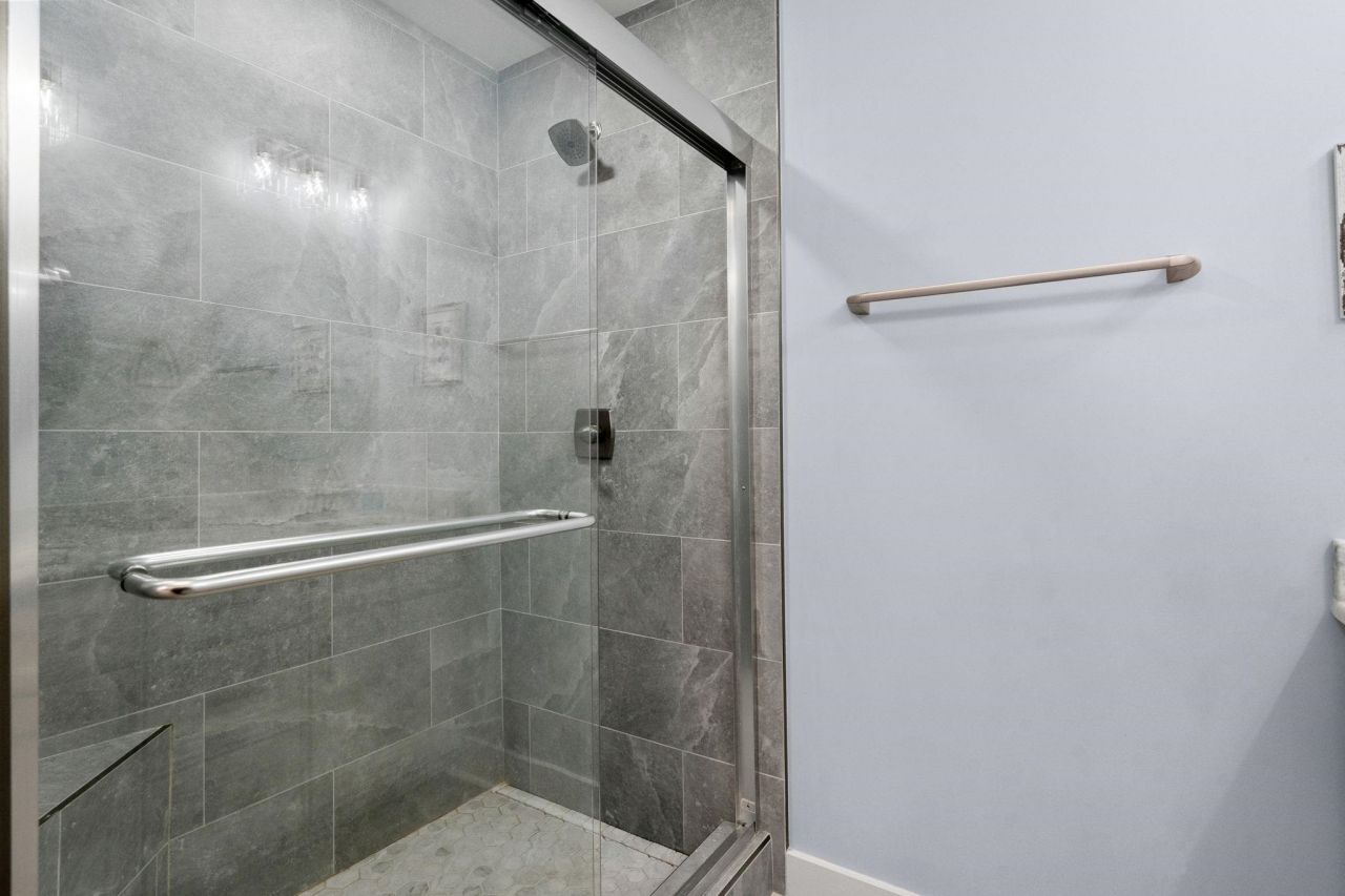 6001 - L25 S Kings Hwy. Photo 37