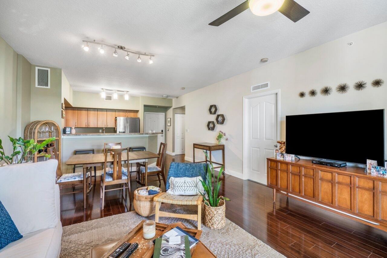 255 NE 3rd Avenue, Unit 2410, Delray Beach, FL 33444 Photo