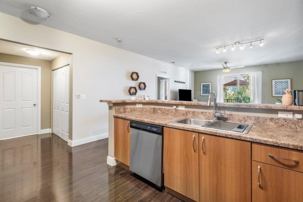 255 NE 3rd Avenue, Unit 2410, Delray Beach, FL 33444 Photo