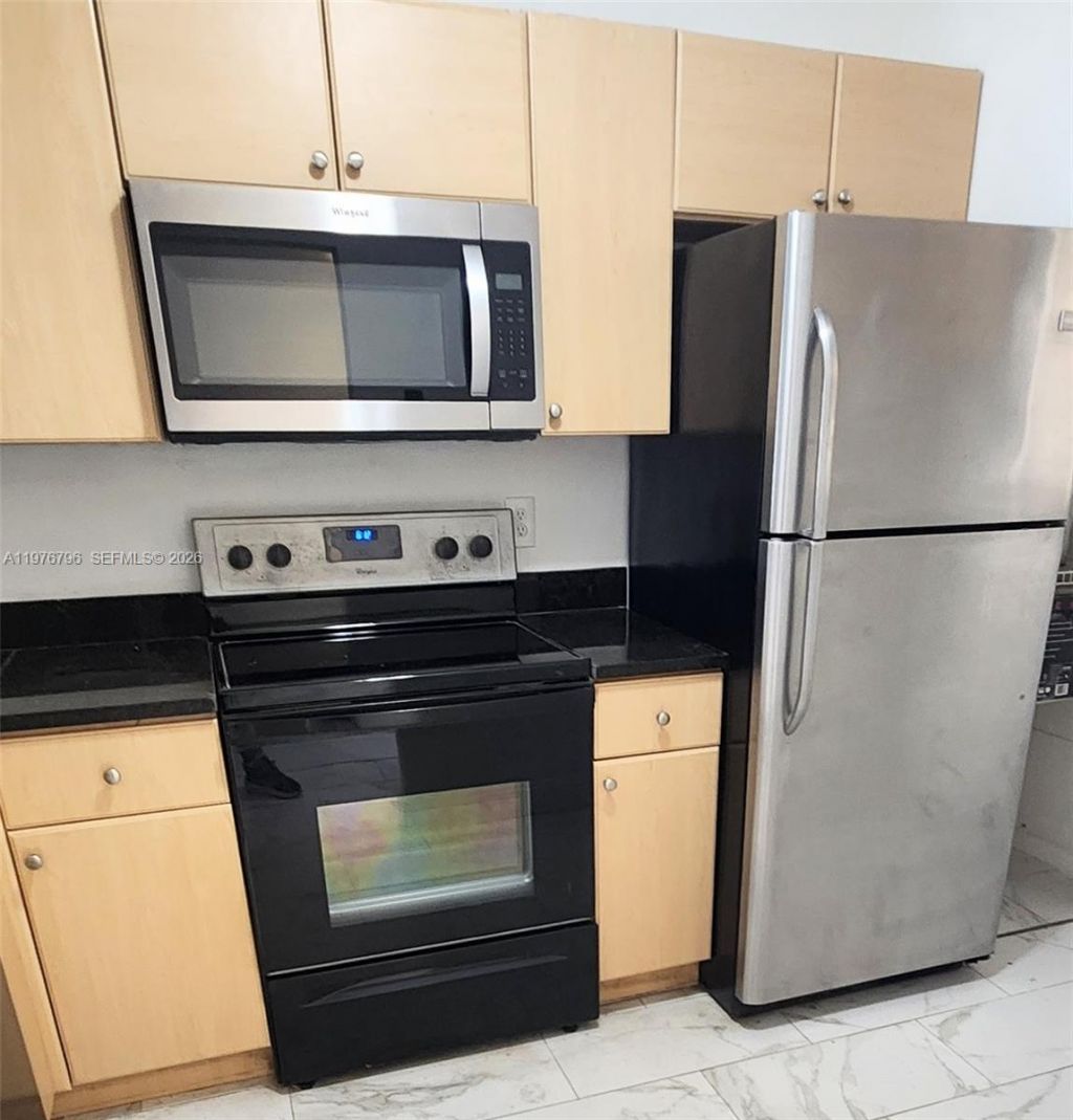 902 NE 209 St, Unit 203-40, Miami, FL 33179 Photo