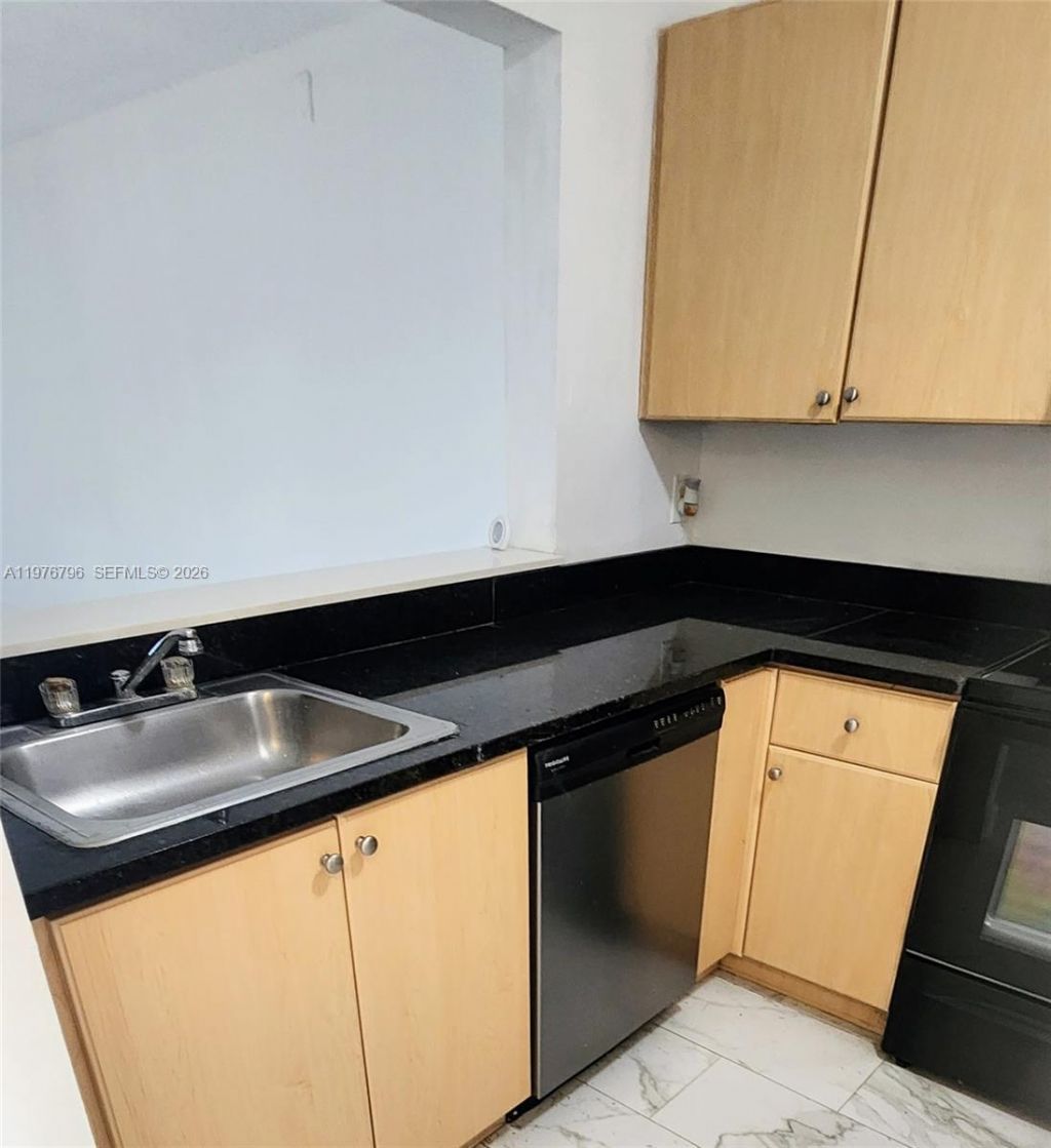 902 NE 209 St, Unit 203-40, Miami, FL 33179 Photo