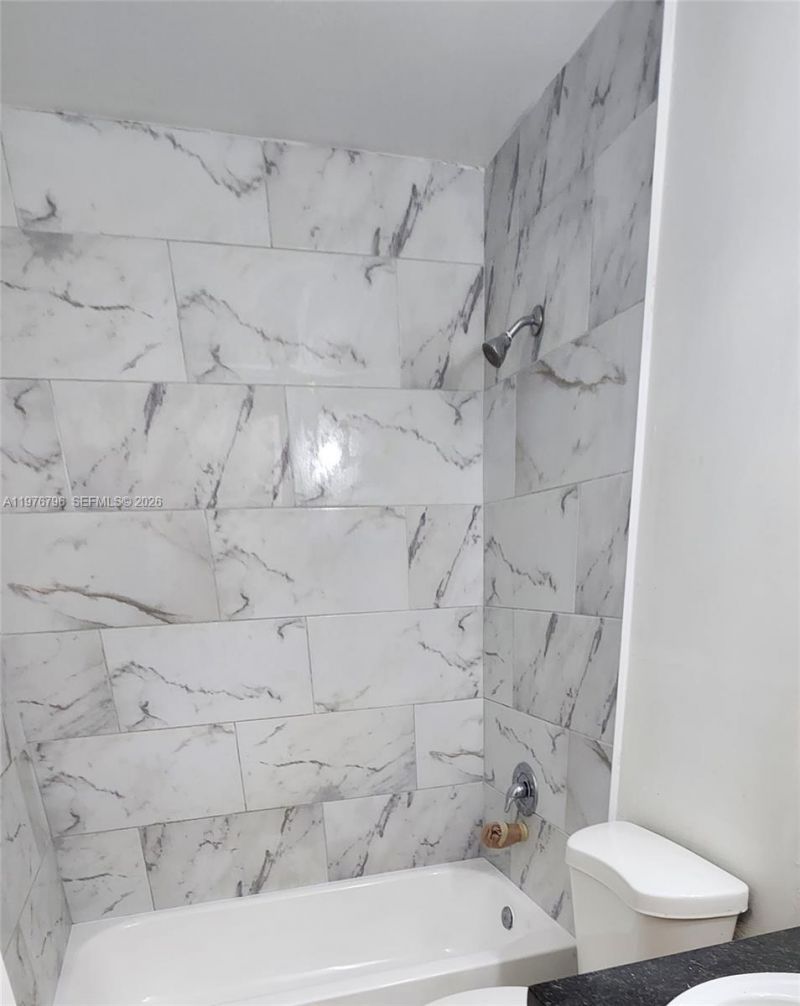 902 NE 209 St, Unit 203-40, Miami, FL 33179 Photo