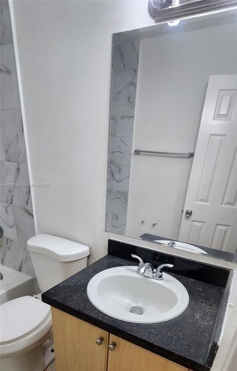902 NE 209 St, Unit 203-40, Miami, FL 33179 Photo