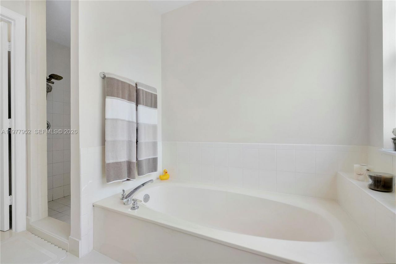 2365 NW 137th Ter , Sunrise, FL 33323 Photo