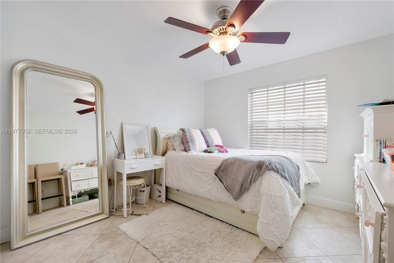 2365 NW 137th Ter , Sunrise, FL 33323 Photo