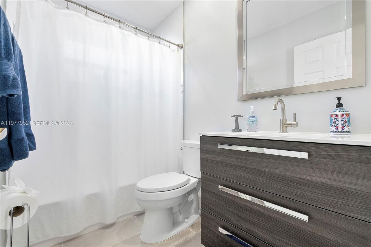 2365 NW 137th Ter , Sunrise, FL 33323 Photo